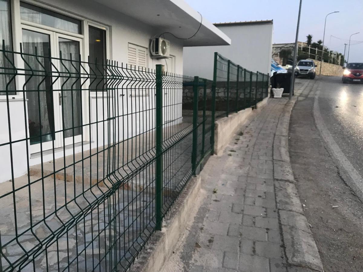 Eleni'S Holiday Rooms Химара Экстерьер фото