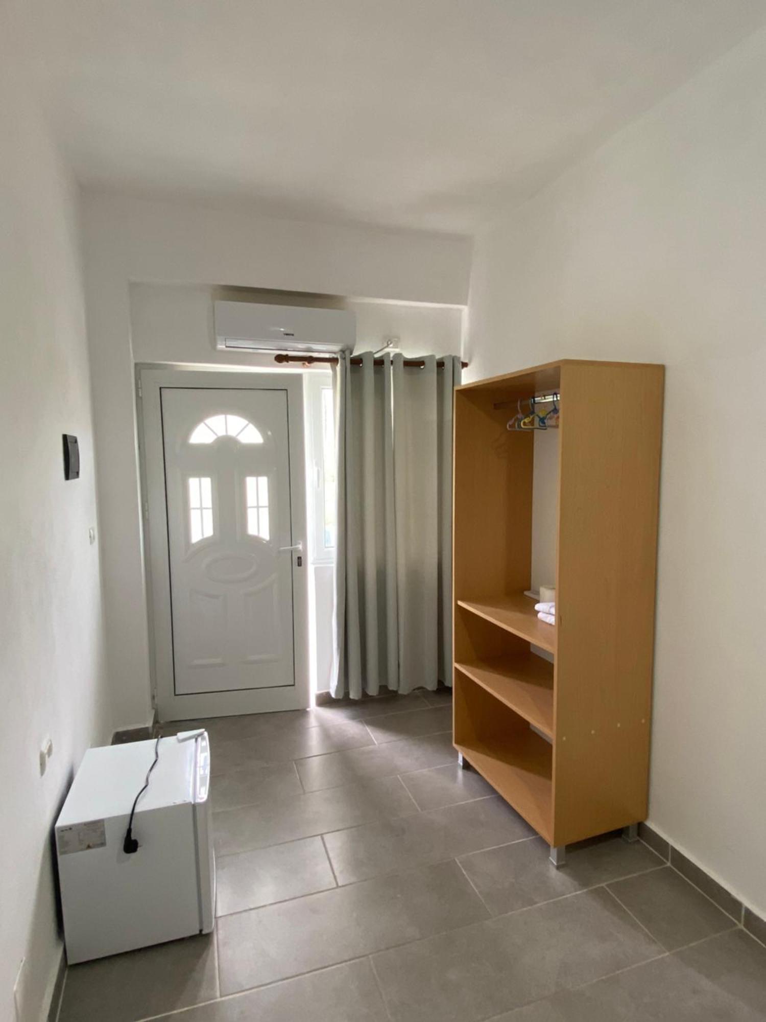 Eleni'S Holiday Rooms Химара Экстерьер фото