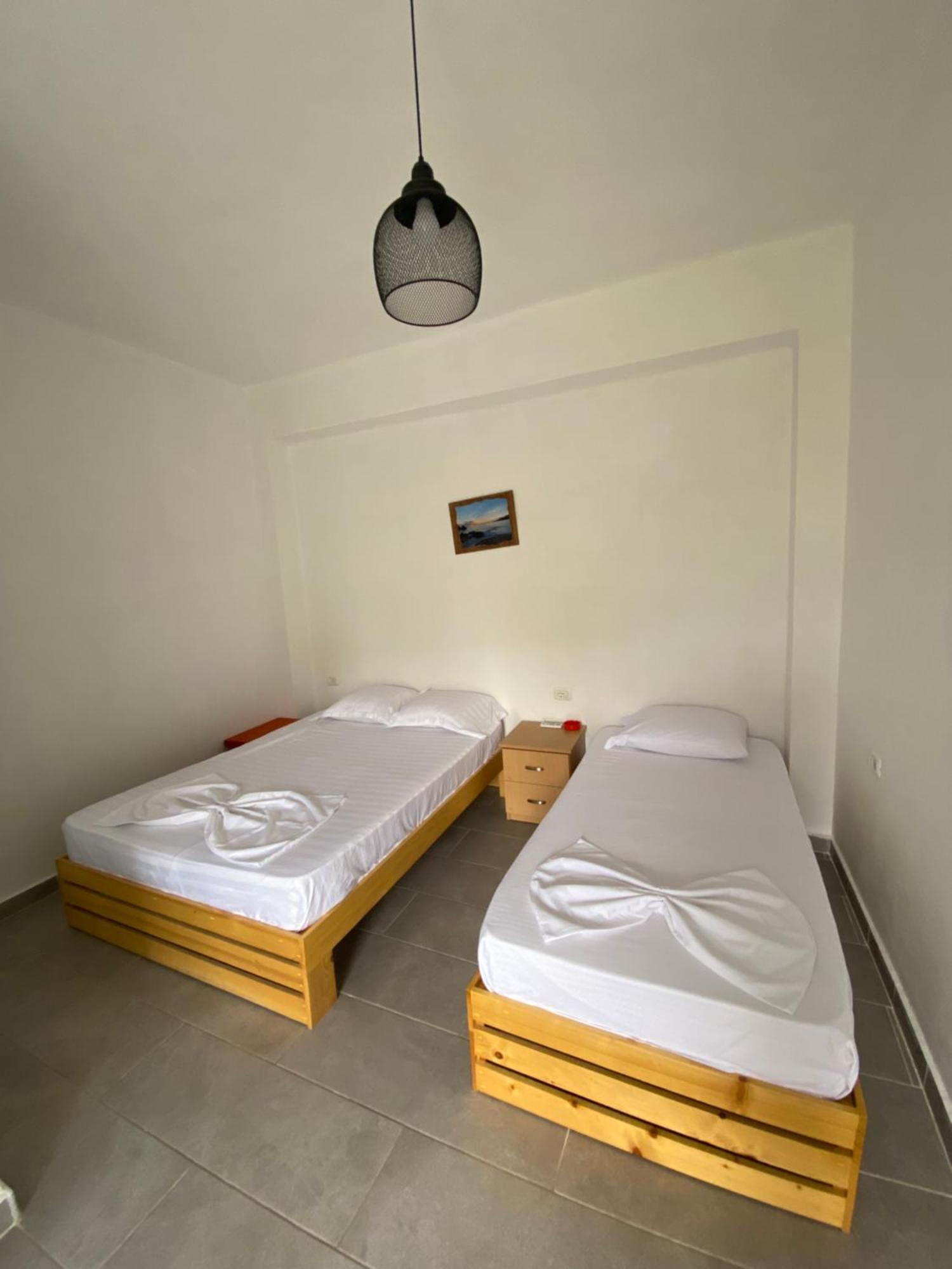 Eleni'S Holiday Rooms Химара Экстерьер фото