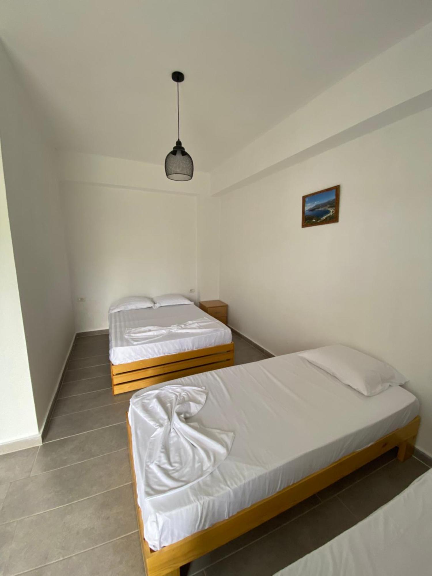 Eleni'S Holiday Rooms Химара Экстерьер фото