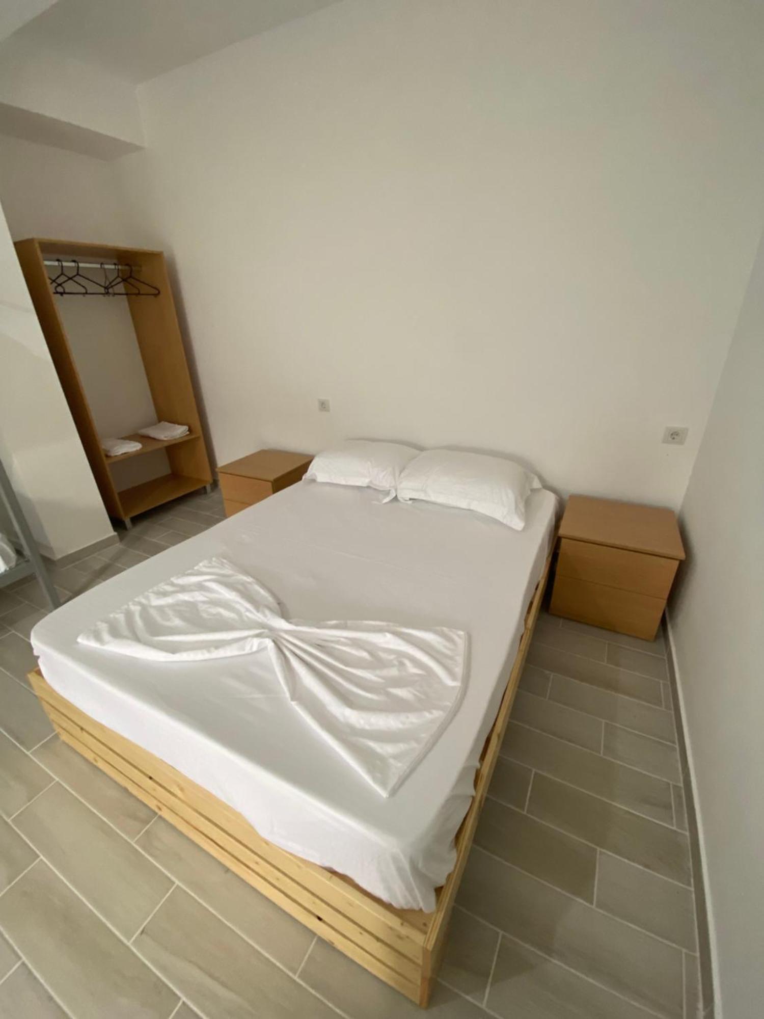 Eleni'S Holiday Rooms Химара Экстерьер фото